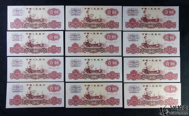 Lot82-70: 三版人民幣拖拉機(jī)壹圓  共12張 有黃折 燈下有斑 8-8.5品