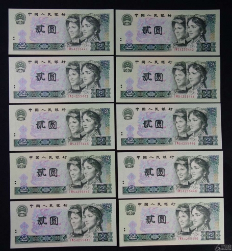 Lot82-98: 1980年人民幣貳圓 綠鉆 （含444豹子號，標十）冠號：IW54255441-50  燈下微斑 9.5品